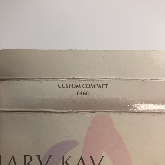 Older Mary Kay custom compact new with box - Picture 3 of 5